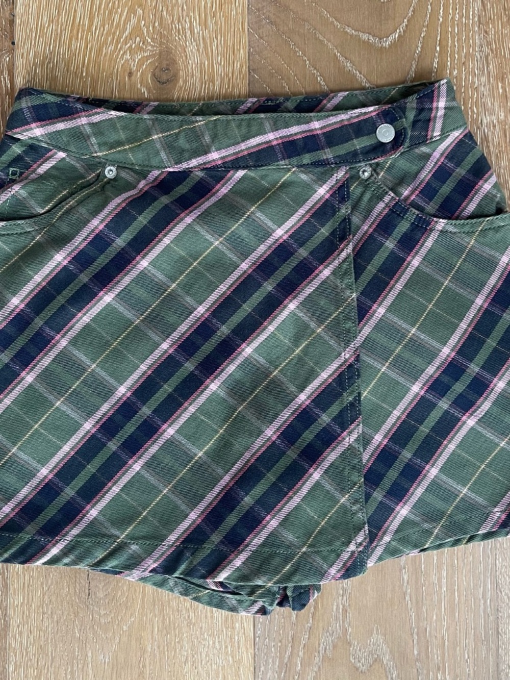 Van’s Plaid Wrap Skorts in Pink Olive Green Skate Wear size 27
